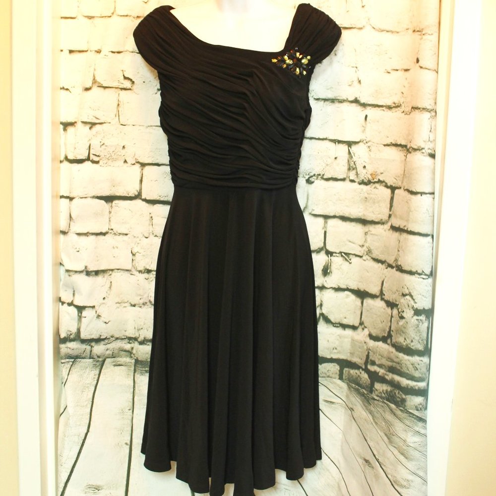 EUC! Beautiful Dress Barn, swirled bodice with jeweled embellishment, sz 6